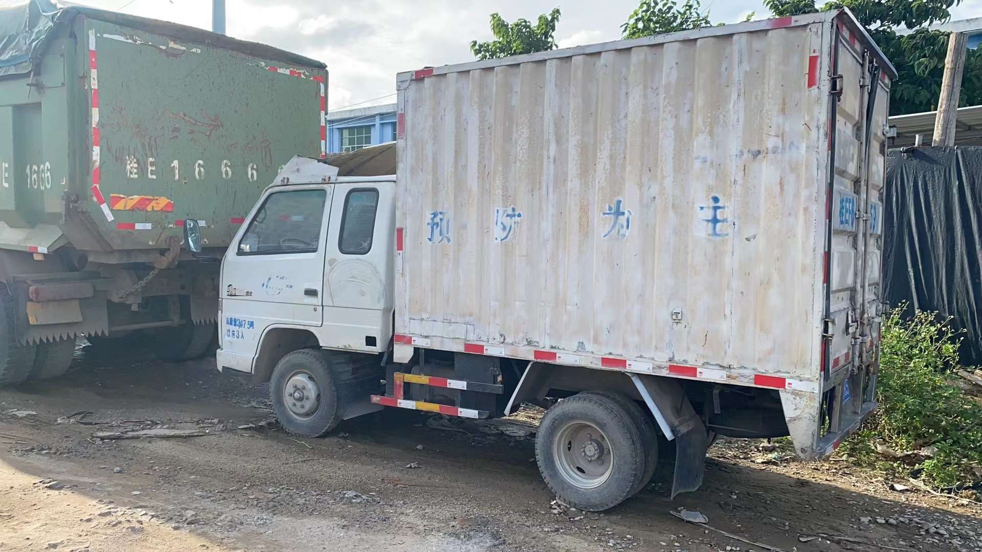 拉货小货车