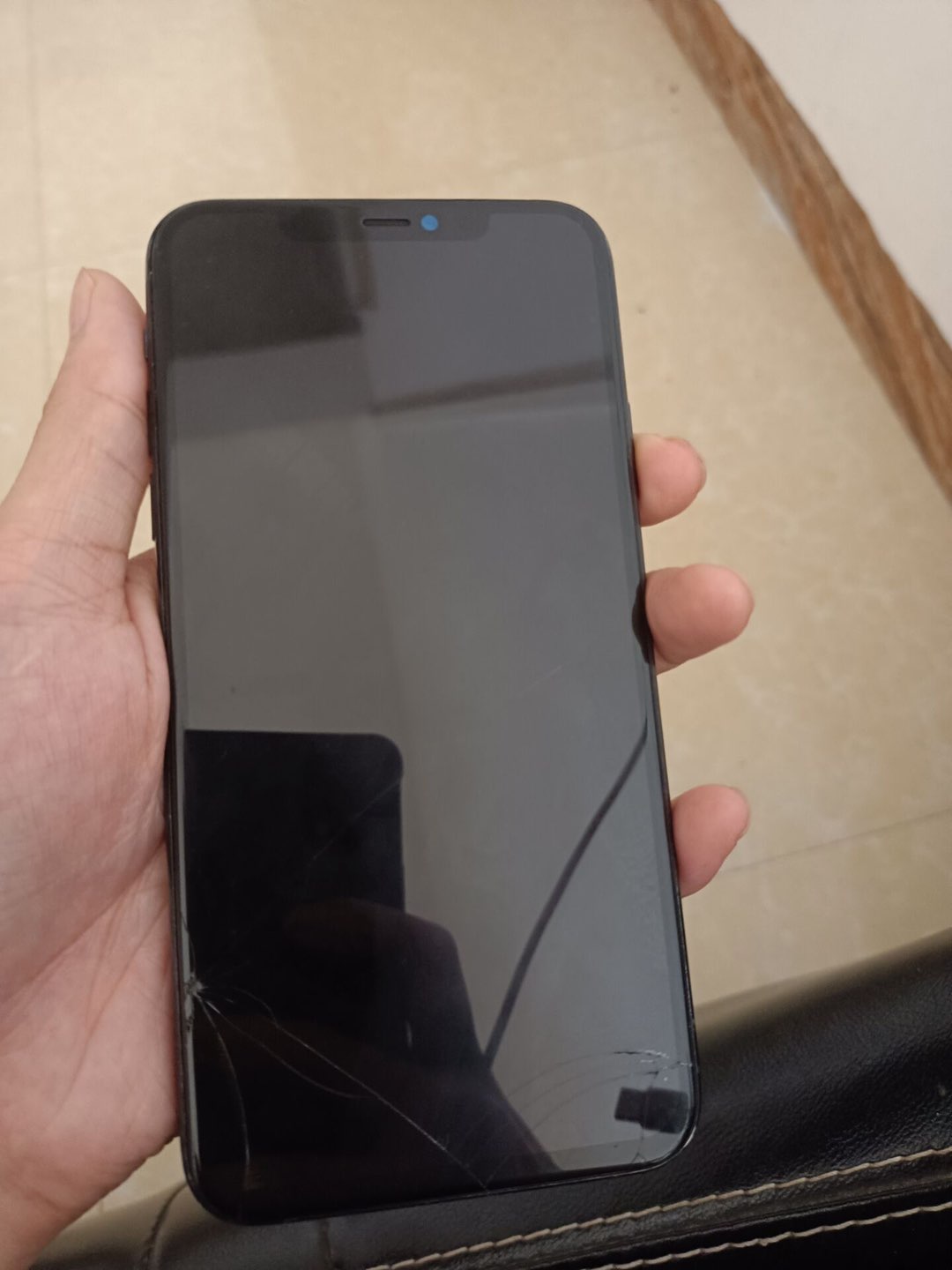 出台自用苹果11pronax64G价格1888
