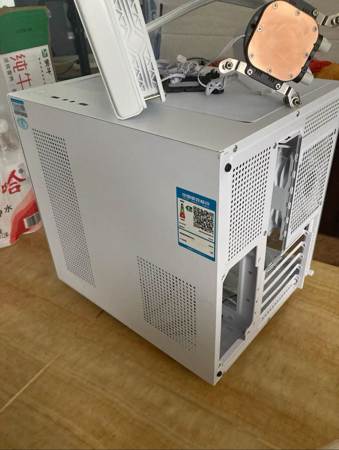 白色海景房机箱带水冷