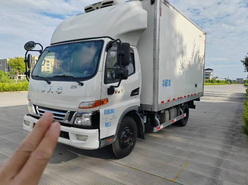 21年四米二保温箱车