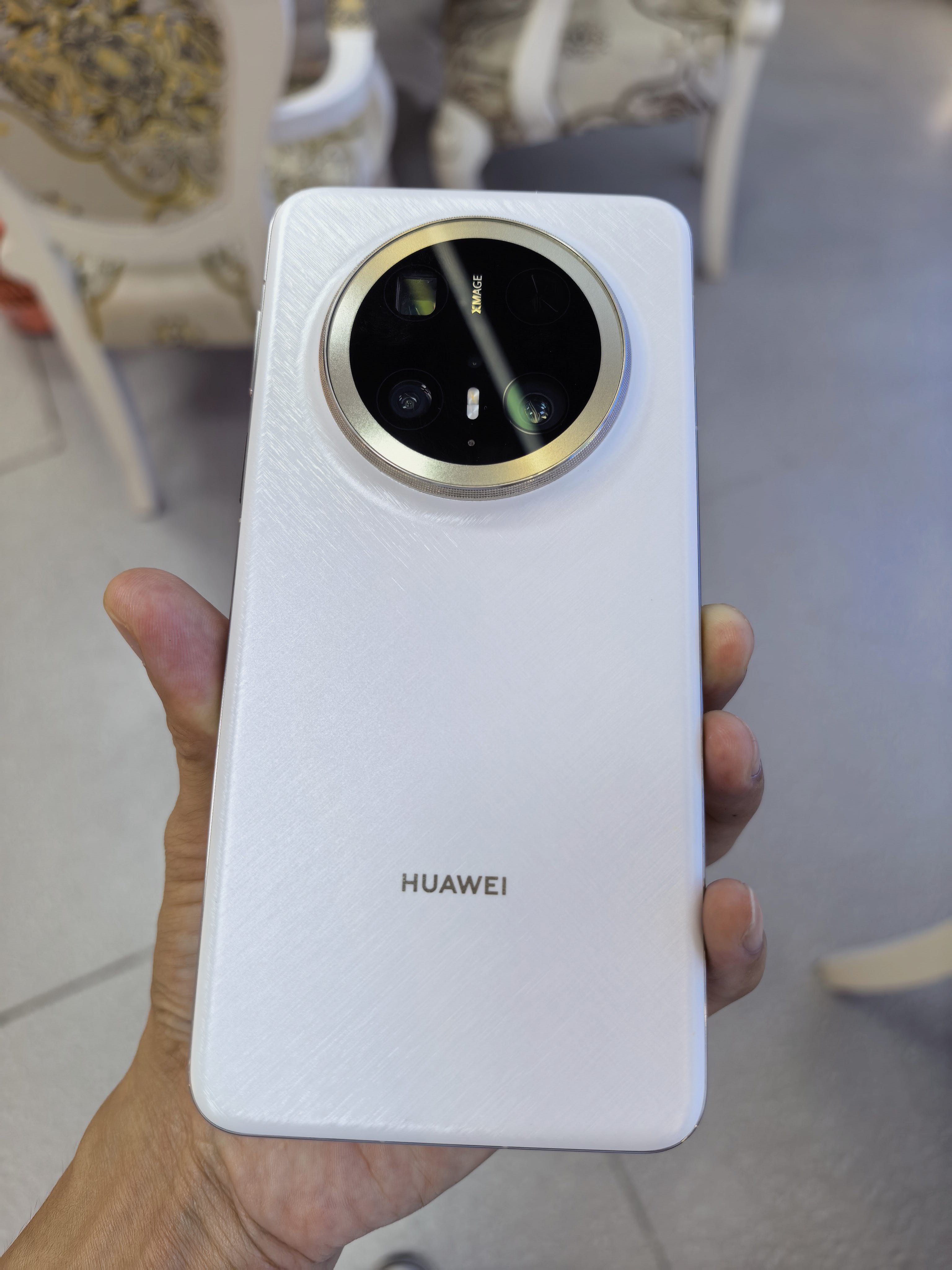 华为Mate70Pro+羽衣白九成新