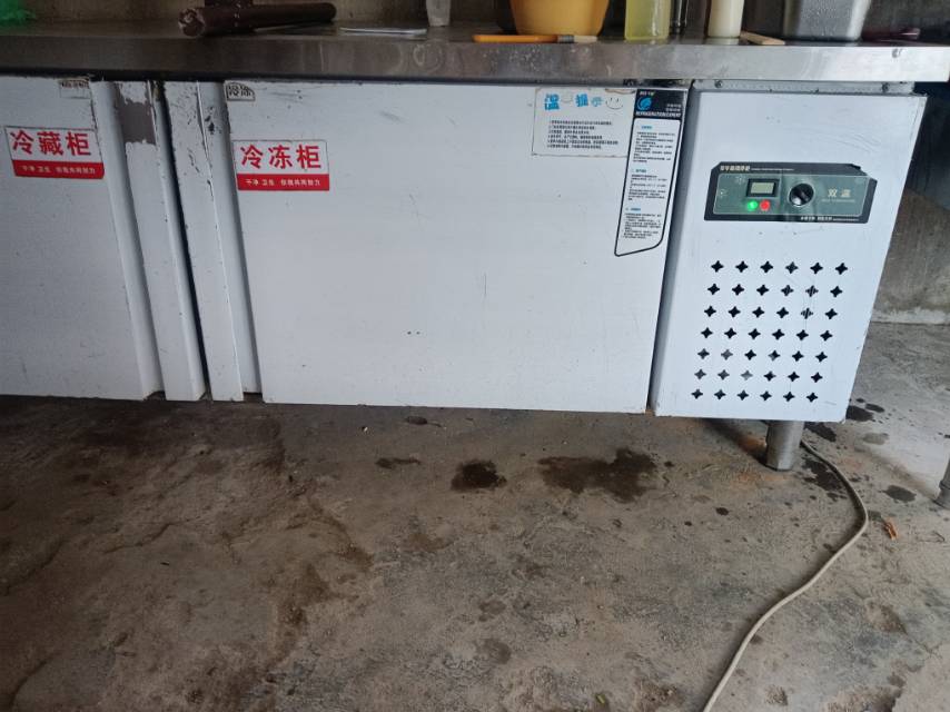 两米长操作台冰箱低价转让