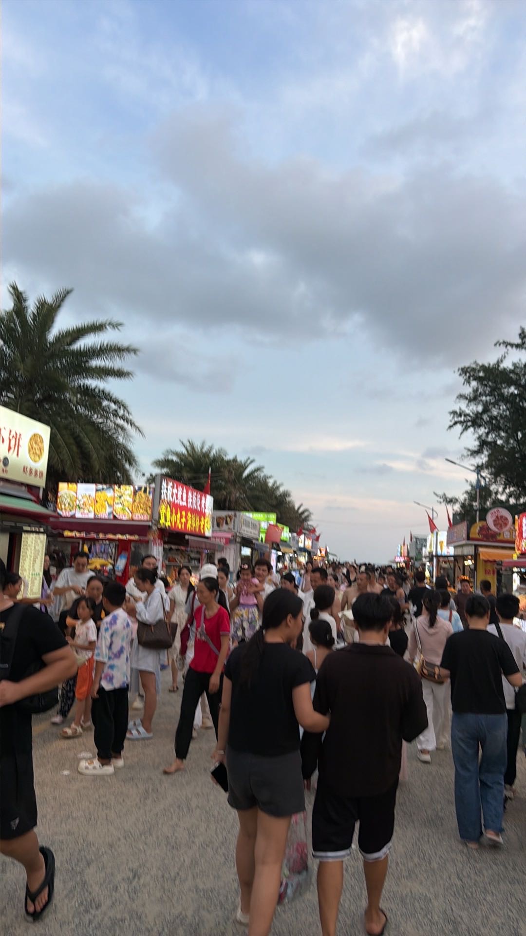 侨港海滩铺面整转
