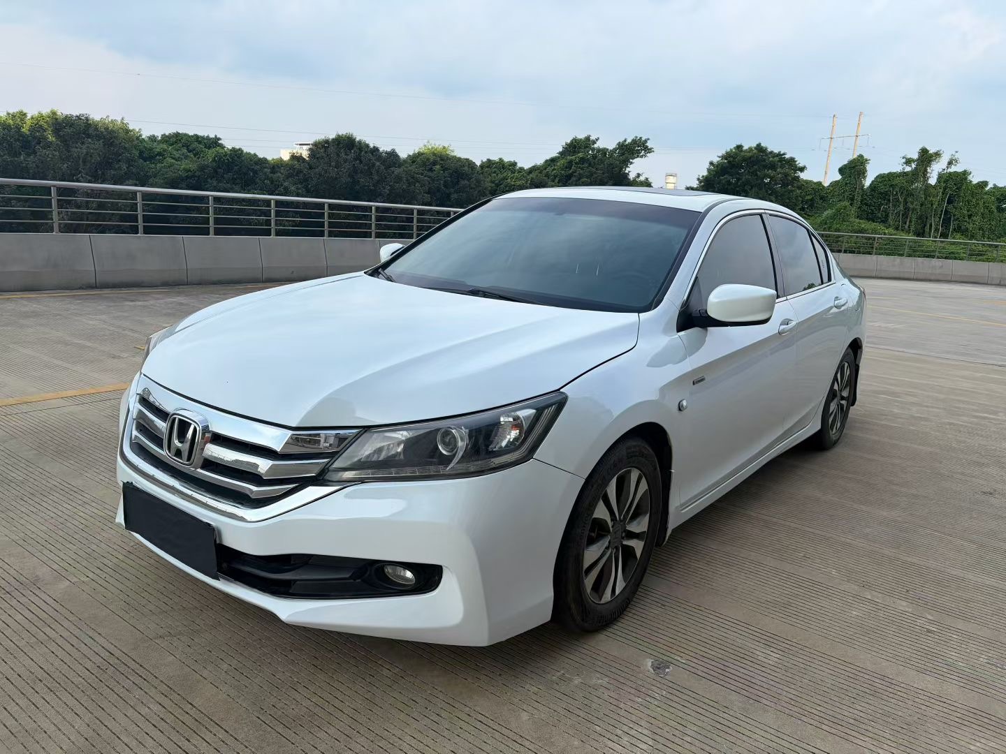 2014款本田雅阁2.0L自动豪华版