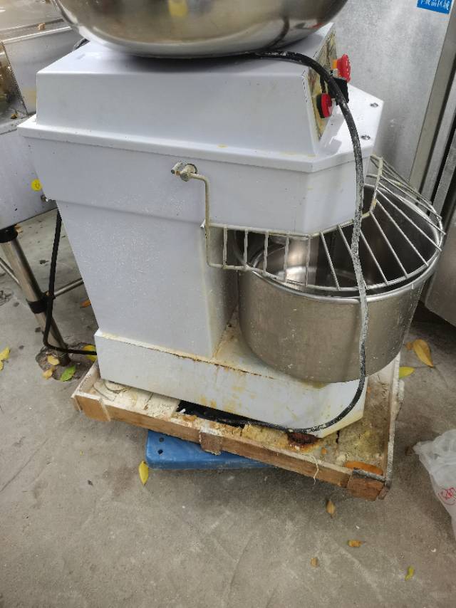 九成新商用和面机转让