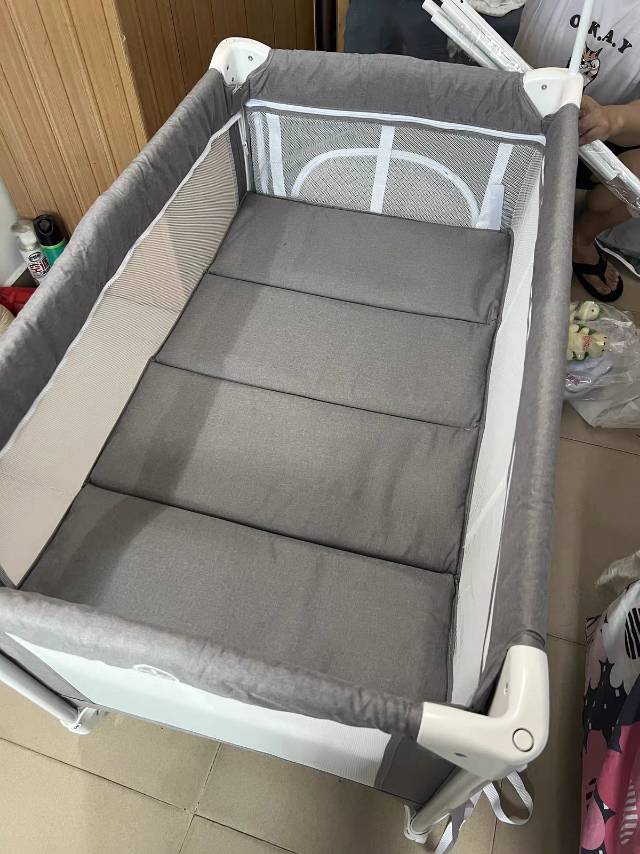 婴儿床