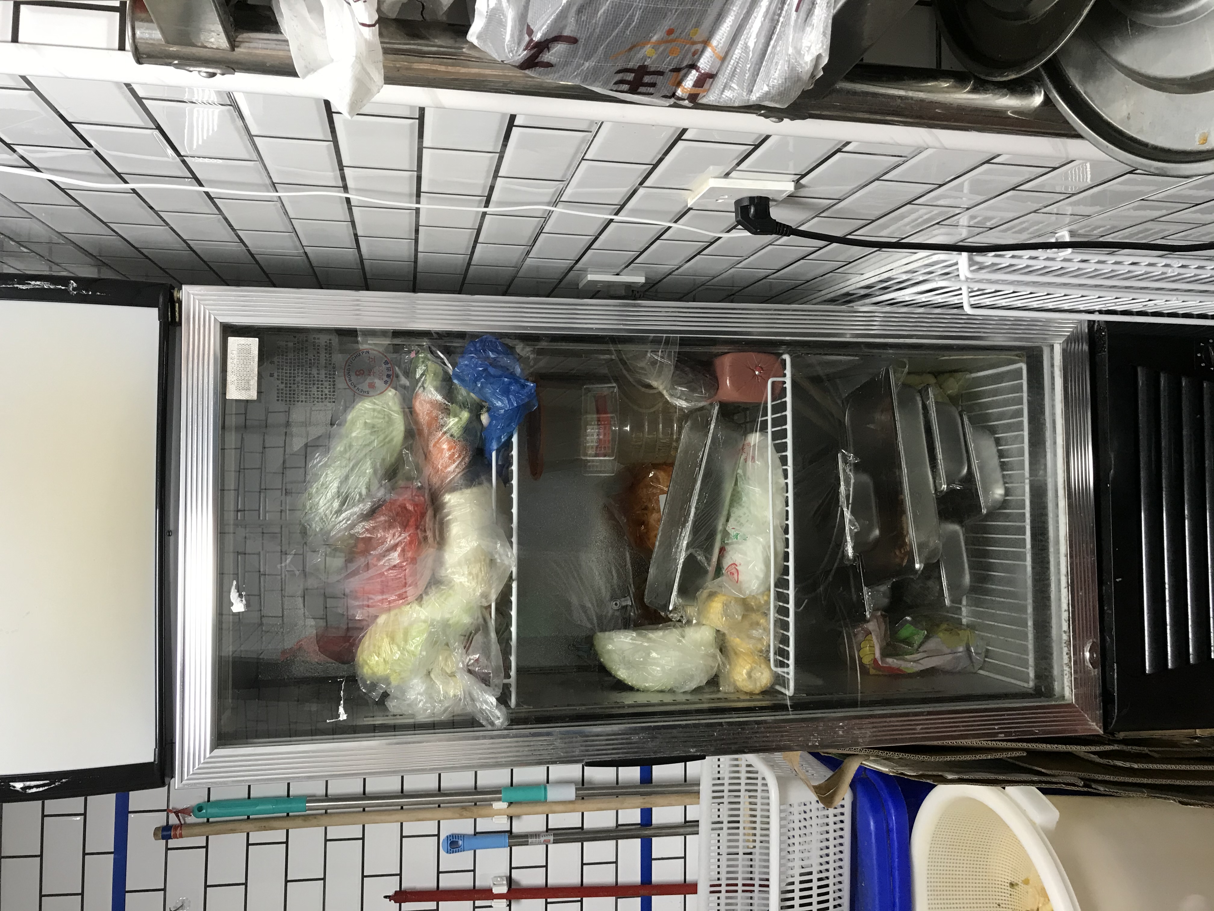 冰箱，桌椅，煮锅炉等低价转让餐厅设备