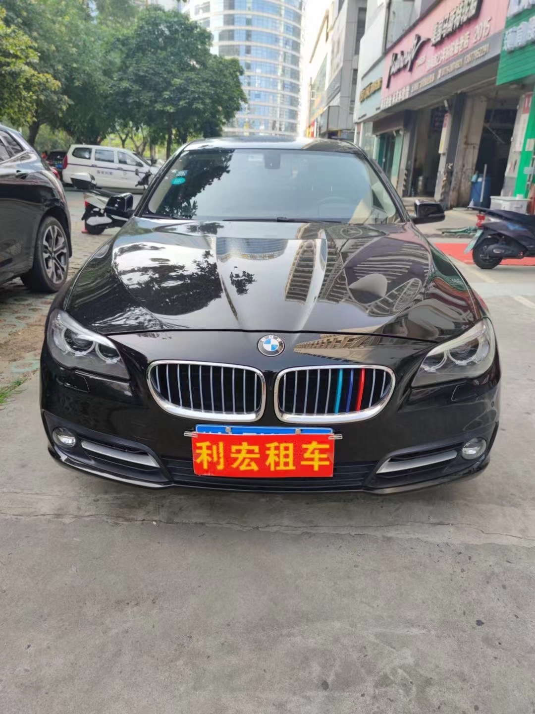 轿车